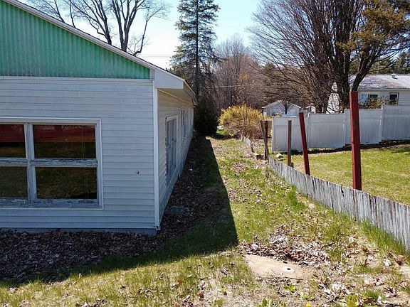 4th image of 3 Champlain Dr