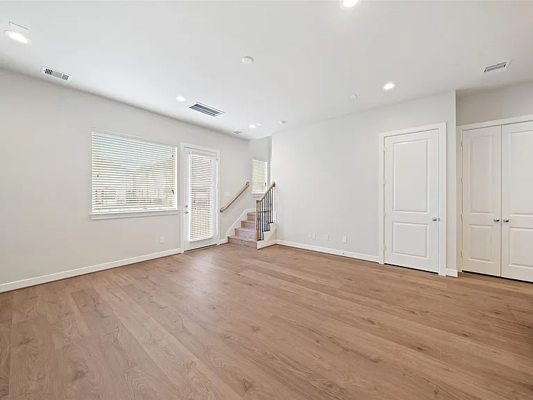 5910 Haring Ln — Photo 7
