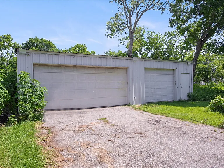 1208 Weyer St — Photo 30