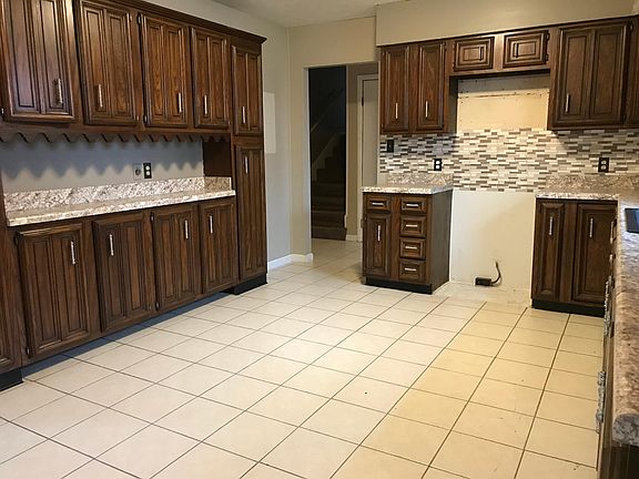 Kitchen - Must provide own appliances