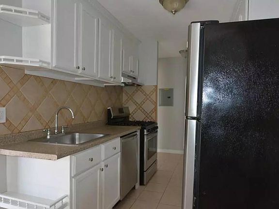 5th image of 48 Shrewsbury Green Dr Unit A