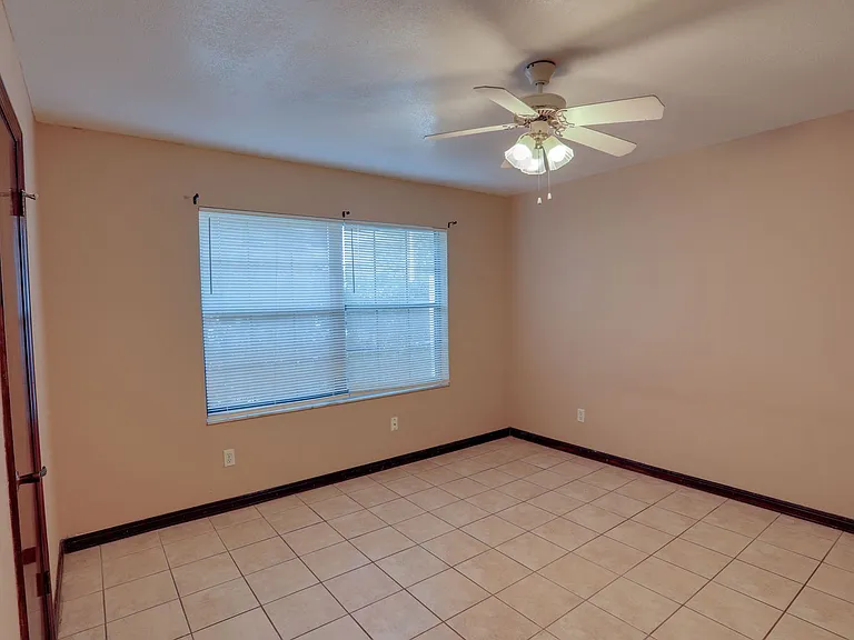 492 Tamarack St — Photo 8