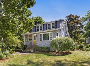 39 Cross St, Reading, MA 01867