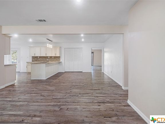 5th image of 908 Sherry Ln