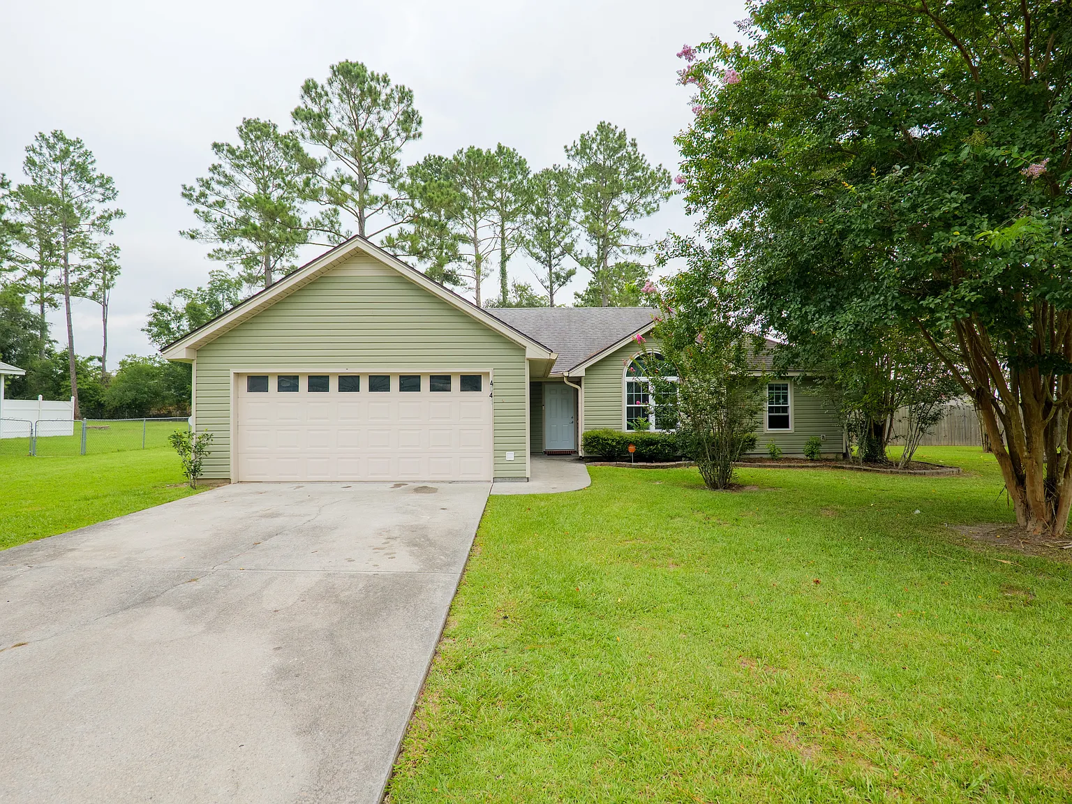 4 bed, 1331 sqft, $1,750 — Photo 1