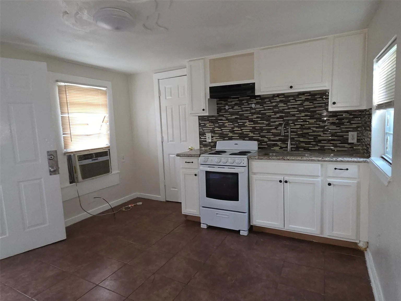 1 bed, 1.0 bath, 1392 sqft, $750 — Photo 1