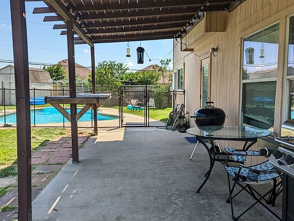 3rd image of 3922 Accrington Ct