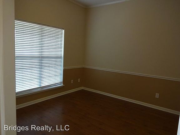 3rd image of 525 Country Glen Dr