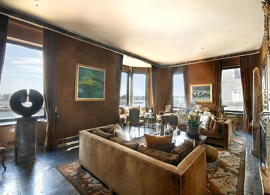 Sold by Warburg | media 7