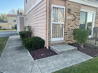 3rd image of 19336 Oakwood Ave #0