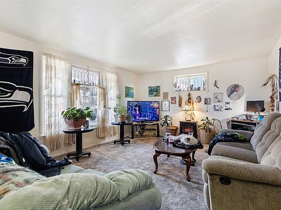 5th image of 225 W Nora Ave #1
