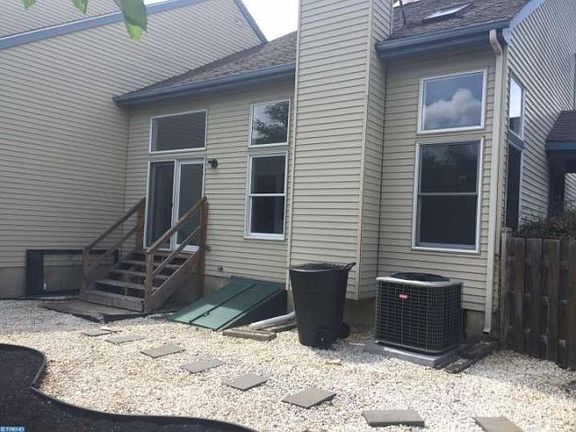 3rd image of 17 Hilltop Ln