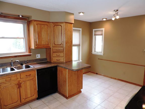 3rd image of 14841 Harrison Ave