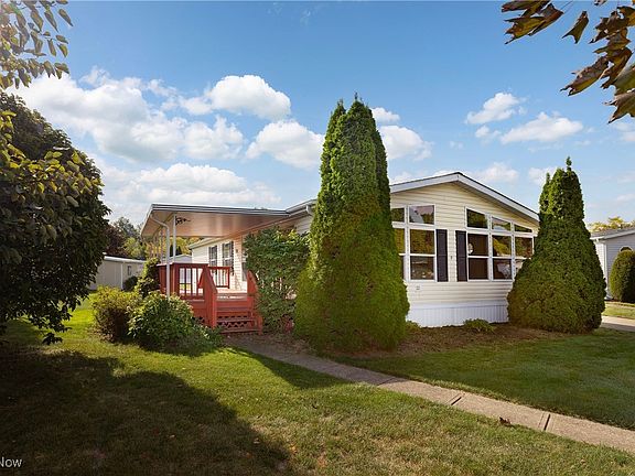 2nd image of 9 Emerald Ln #9