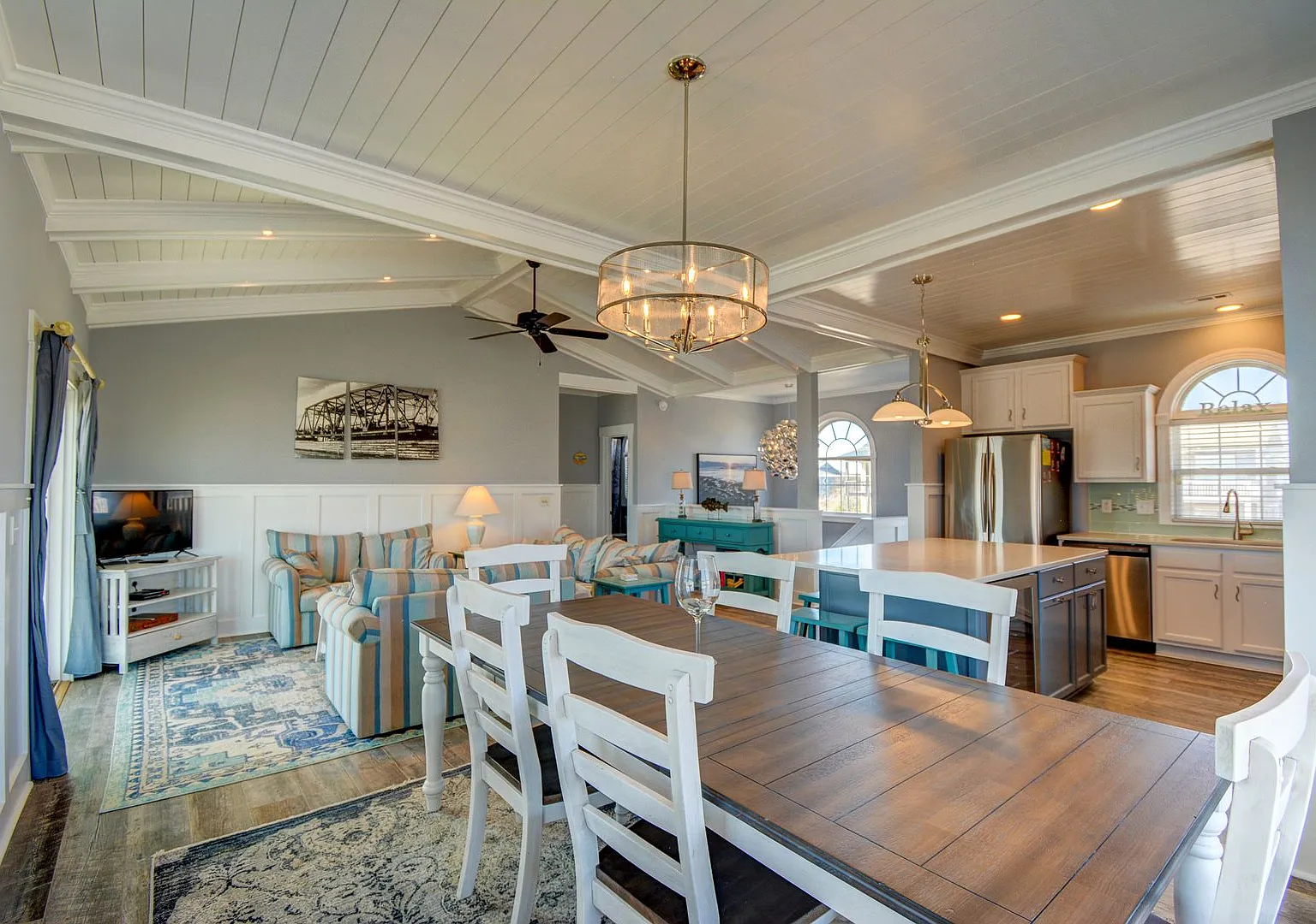 Oceanfront- Pet Friendly- Fully Furnished- Off Season Rental November 1st, 2026-March 31st, 2027 — Photo 4