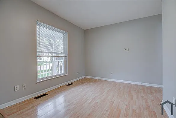 1915 Woodlawn Ave — Photo 12
