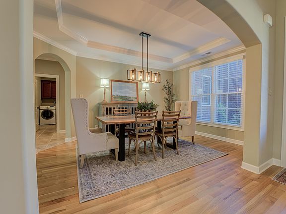 3rd image of 1660 De Haig Ln