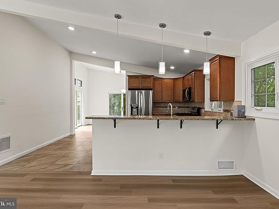 3rd image of 1525 Erbs Mill Rd