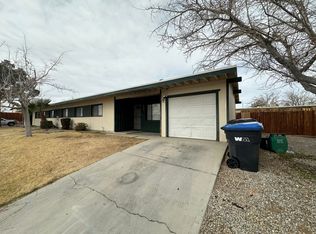 213 Palm Dr, Ridgecrest, CA 93555