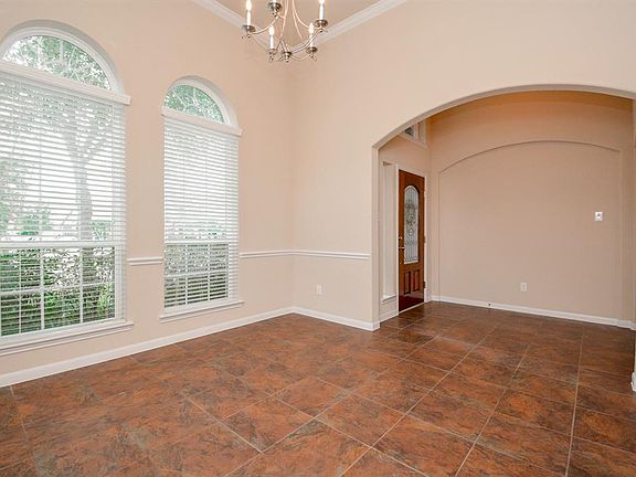 4th image of 6327 Thornton Dr