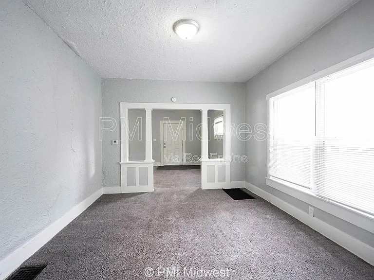 1118 King Ave — Photo 3