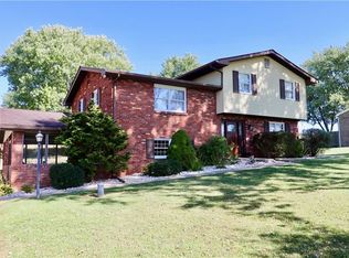 200 Taylor Dr, Irwin, PA 15642