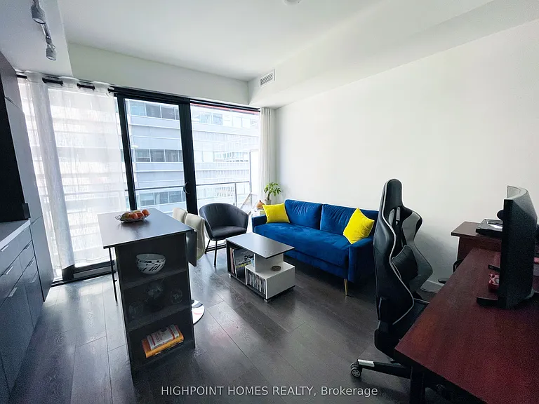 215 Queen St W #606 — Photo 2