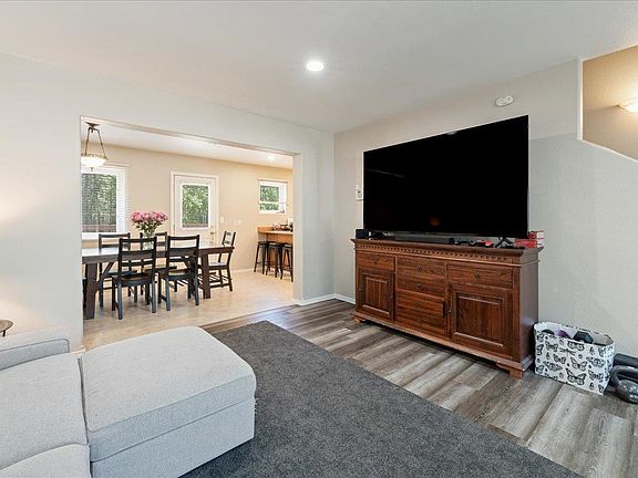 5th image of 48 Trinidad Dr