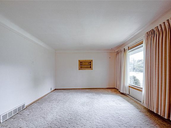 5th image of 7050 Grandview Dr