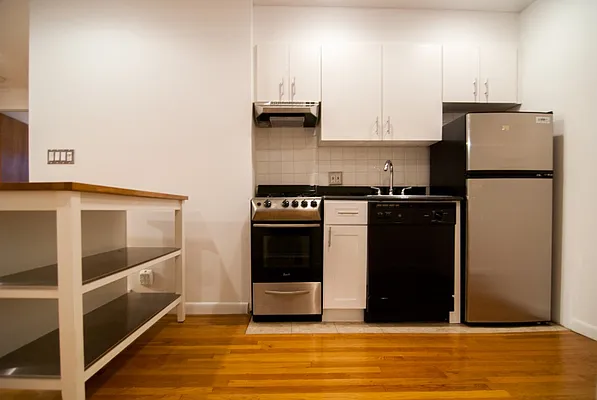 Rented by WAM Partners - William Moses Co. | media 35