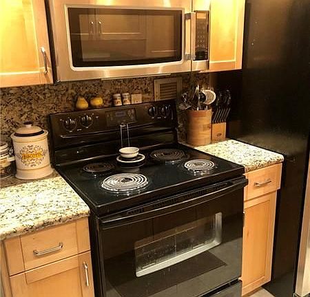 4th image of 900 NE 18th Ave APT 1109