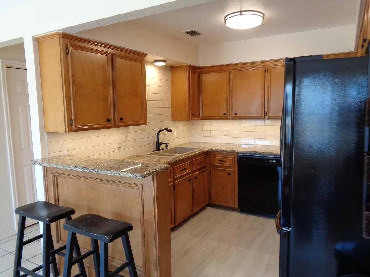 3 bed, 1300 sqft, $2,500 — Photo 2