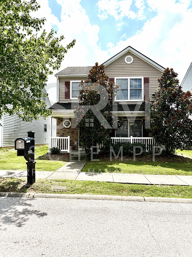 Updated Three Bedroom/Two and Half Bath House Available in Villages of Wildwood! *Lawn care inclu... — Photo 1