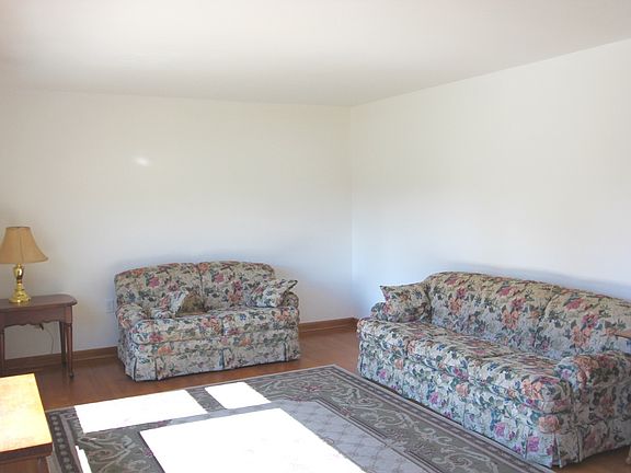 5th image of 105 W Curtin St