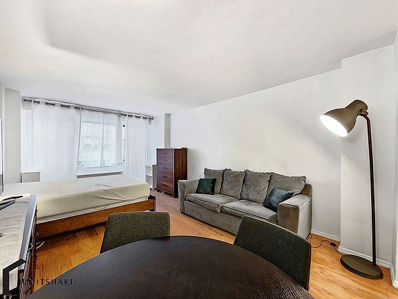 4th image of 211 E 53rd St APT 7B