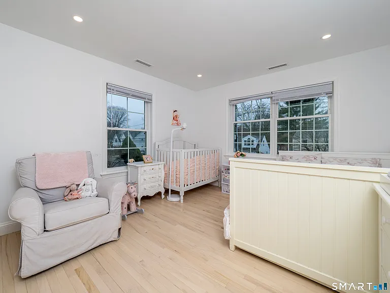 28 Oak St — Photo 32