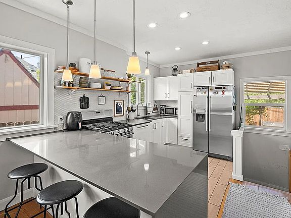 4th image of 764 S Park St