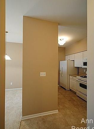 4th image of 813 E Summerfield Glen Cir #10