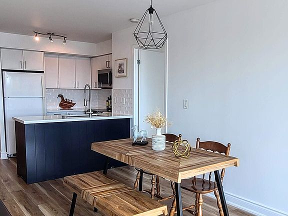 3rd image of 219 Fort York Blvd Unit 611