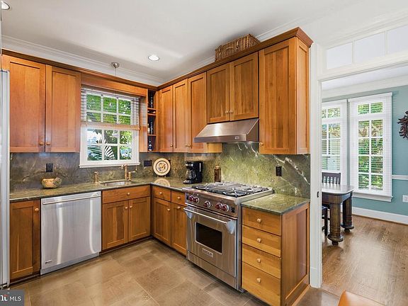 5th image of 808 Oronoco St
