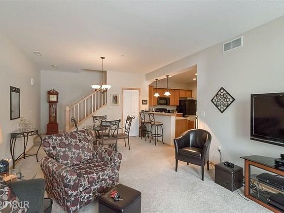2nd image of 627 Villa Ct
