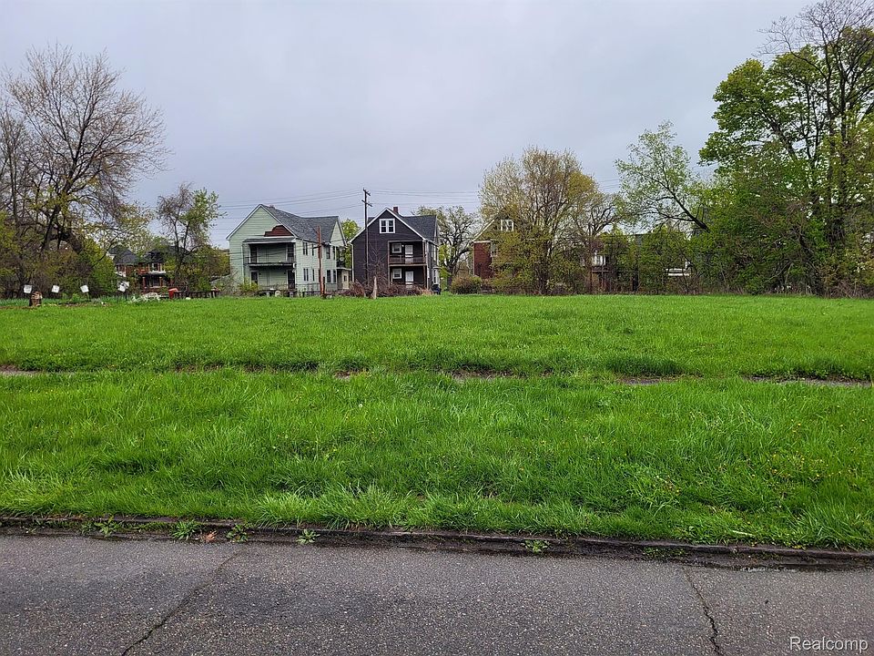 2nd image of 2172 Field St