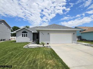 990 6th St, Gering, NE 69341