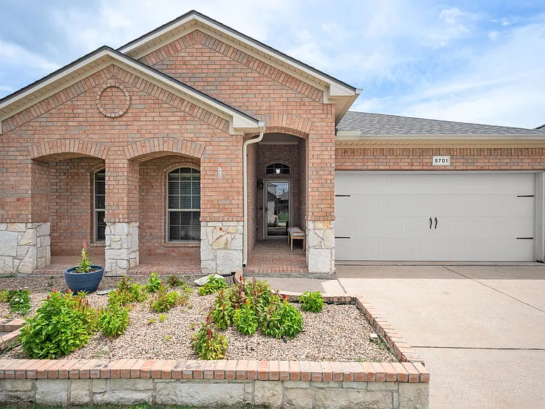 5701 Paluxy Sands Trl — Photo 6