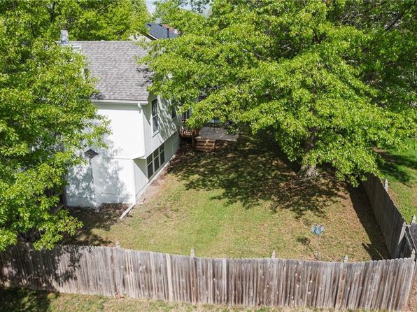 5009 Payne St, Shawnee, KS 66226