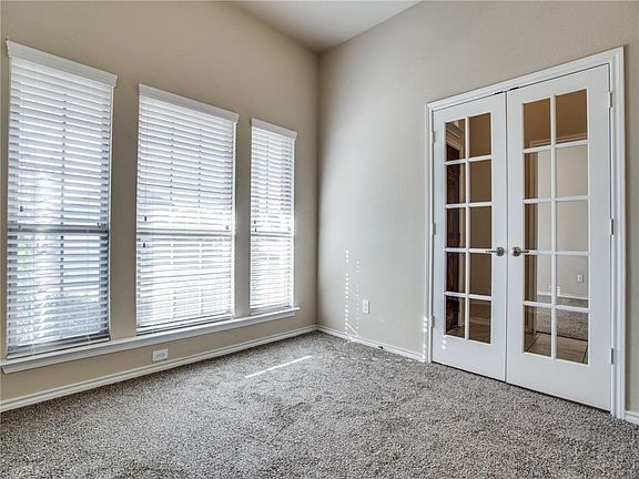 4th image of 26 Oakridge Ln