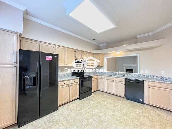 5th image of 434 S Lake Cir
