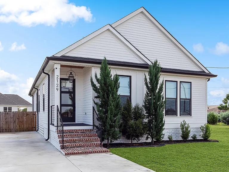 2129 Angela Ave — Photo 2