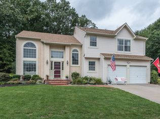 19 Michaelson Dr, Mount Laurel, NJ 08054