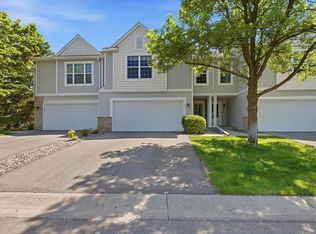 375 Wagon Wheel Ln, Chaska, MN 55318